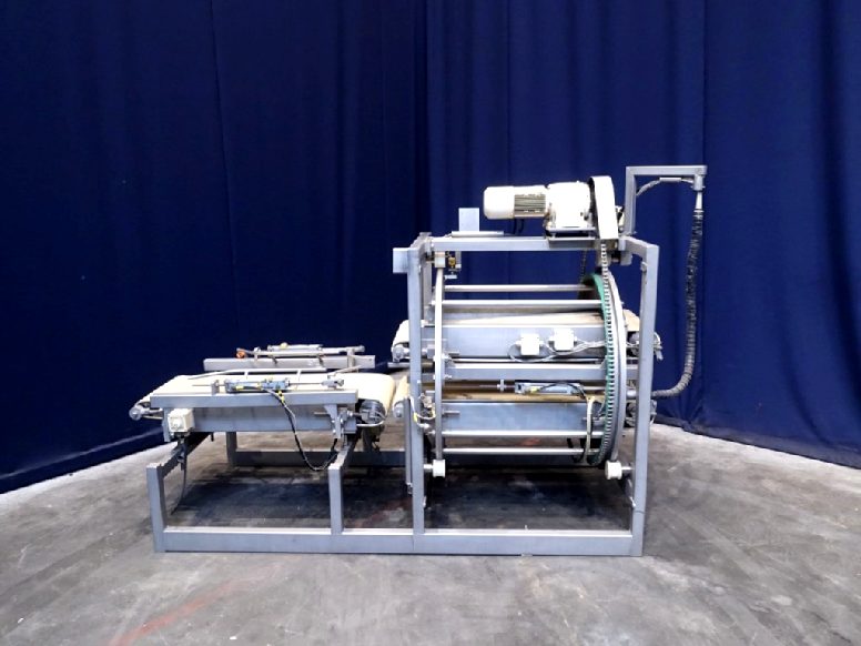 N.N. Cheese turning device