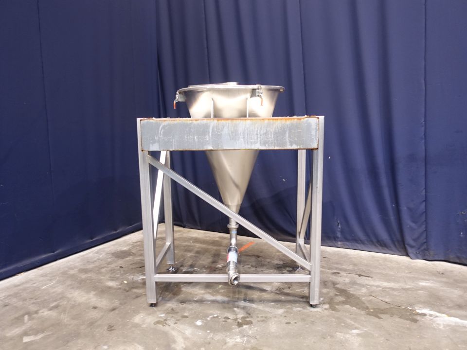 N.N. Hopper with open top