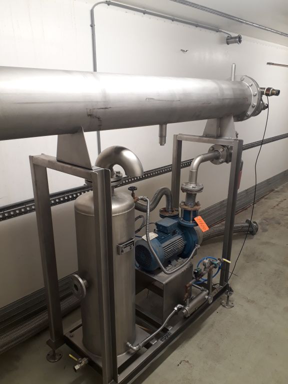 Vacuüm pomp with air tubular cooler on inlet